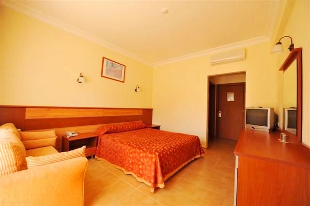 Imagen general del Hotel Mavruka. Foto 12
