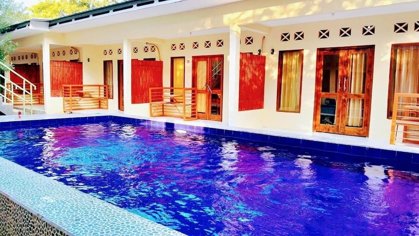 Imagen de la piscina del Hotel Mawar Bungalow. Foto 16