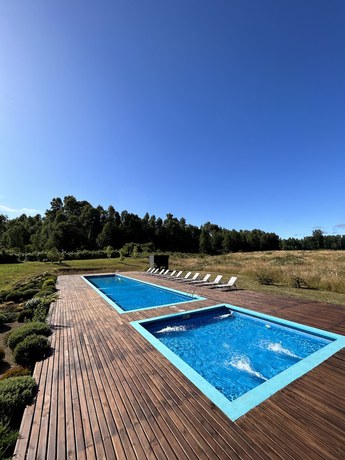 Imagen de la piscina del Hotel Maw&uuml;n Lodge. Foto 13