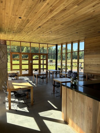 Imagen del bar/restaurante del Hotel Maw&uuml;n Lodge. Foto 3