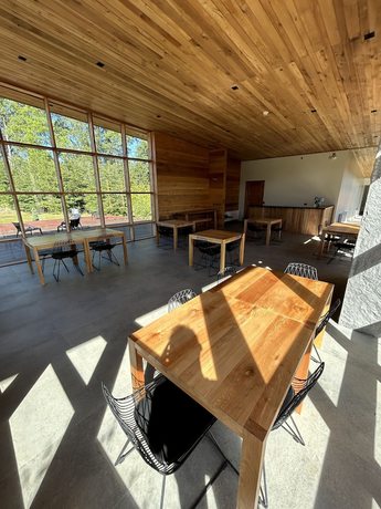 Imagen del bar/restaurante del Hotel Maw&uuml;n Lodge. Foto 4