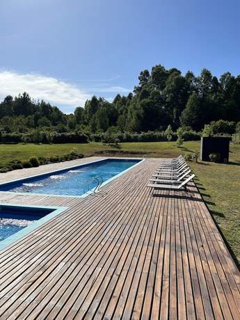 Imagen de la piscina del Hotel Maw&uuml;n Lodge. Foto 15