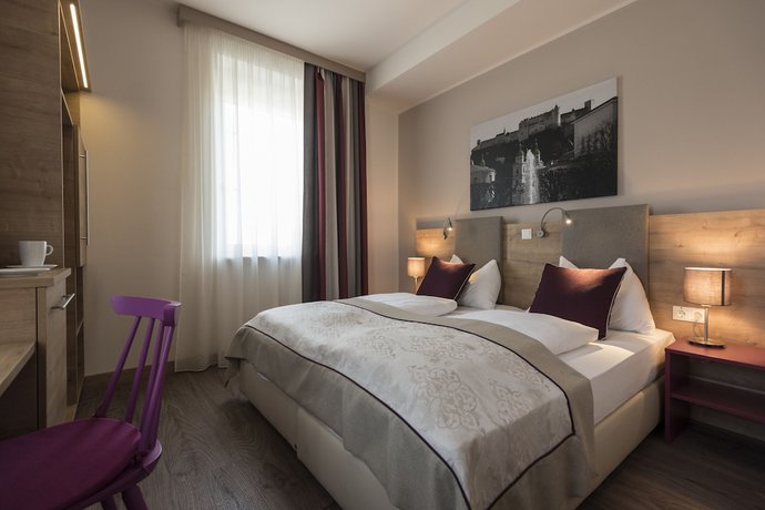 Imagen de la habitación del Hotel Max 70. Foto 5