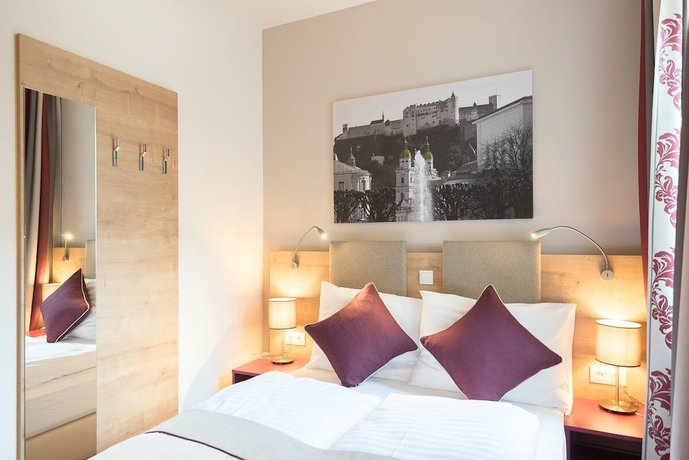 Imagen de la habitación del Hotel Max 70. Foto 6