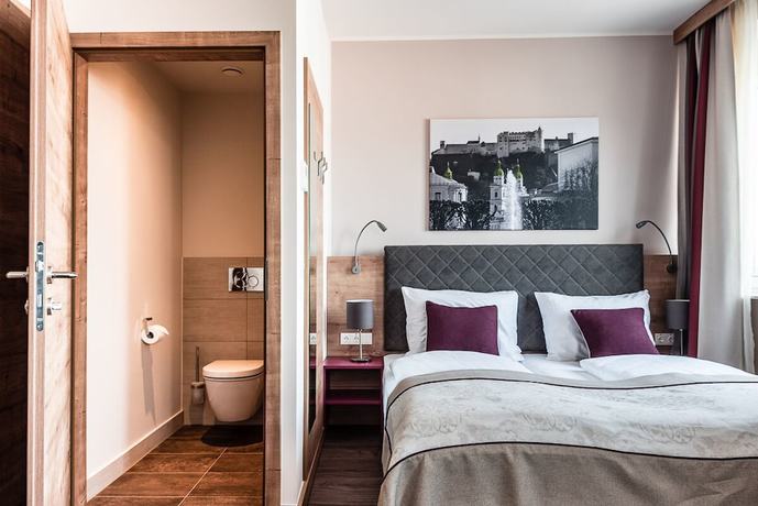 Imagen de la habitación del Hotel Max 70. Foto 13