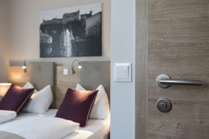 Imagen de la habitación del Hotel Max 70. Foto 18