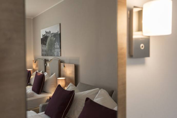 Imagen de la habitación del Hotel Max 70. Foto 20