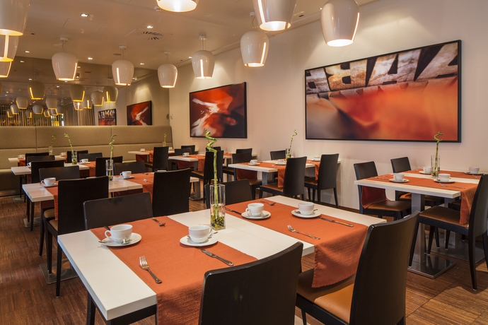 Imagen del bar/restaurante del Hotel Max Brown Hotel 7th District. Foto 8