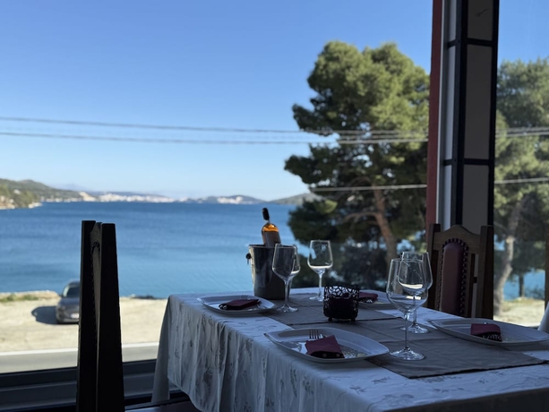 Imagen del bar/restaurante del Hotel Max Gastro Beach House. Foto 4