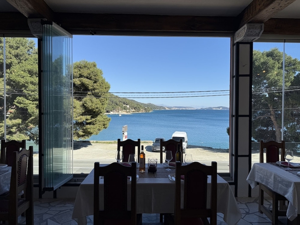 Imagen del bar/restaurante del Hotel Max Gastro Beach House. Foto 5