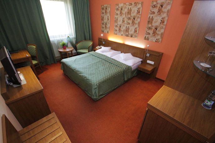 Imagen de la habitación del Hotel Max Inn. Foto 3