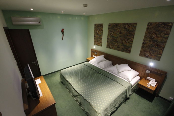 Imagen de los interiores del Hotel Max Inn. Foto 12