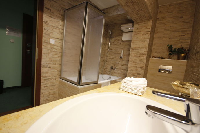 Imagen de la habitación del Hotel Max Inn. Foto 11