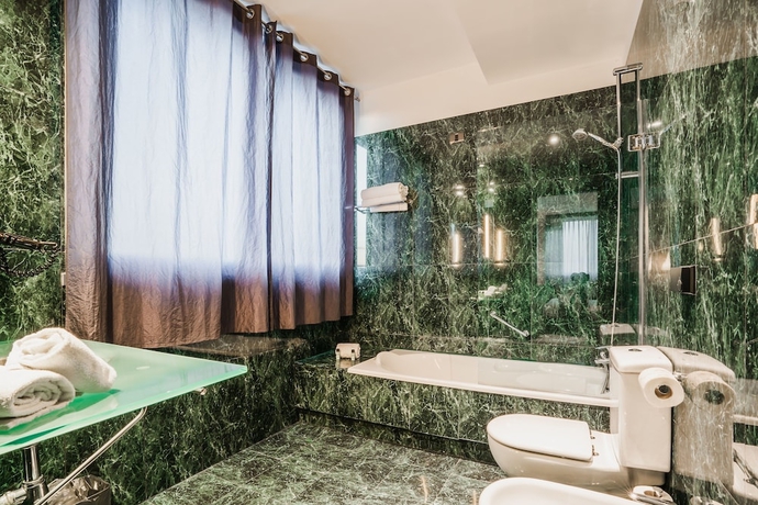 Imagen de la habitación del Hotel Max Livorno. Foto 10