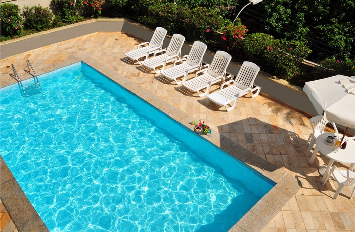 Imagen de la piscina del Hotel Max Savassi Apart Service. Foto 11