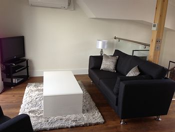 Imagen de los interiores del Hotel Max Serviced Commercial Road. Foto 12