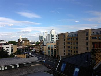 Imagen de los exteriores del Hotel Max Serviced Commercial Road. Foto 11