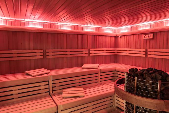 Imagen de la piscina del Hotel Max am Meer K&uuml;hlungsborn. Foto 18