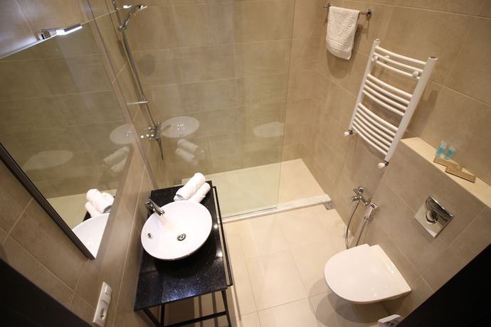 Imagen de la habitación del Hotel Maxela and Suites. Foto 10