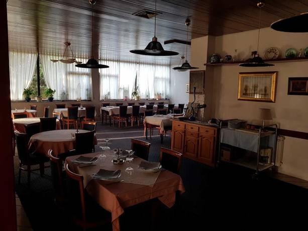 Imagen del bar/restaurante del Hotel Maxi, Sarajevo. Foto 4