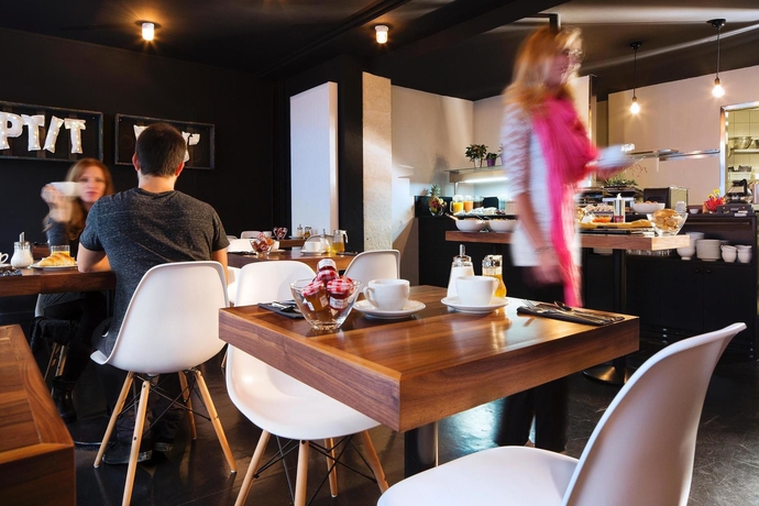 Imagen de los interiores del Hotel Maxim Folies. Foto 13