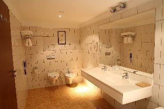 Imagen de la habitación del Hotel Maxim Oradea. Foto 9