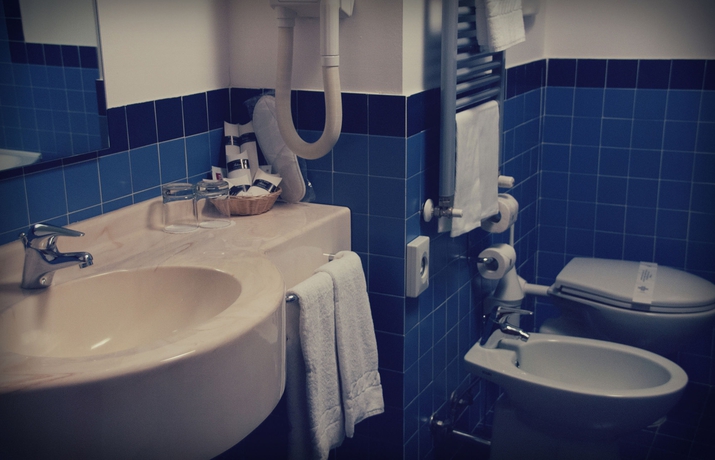 Imagen de la habitación del Hotel Maxim, Ospedaletto Lodigiano. Foto 8