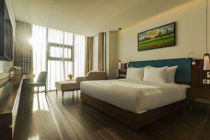 Imagen de la habitación del Hotel Maximilan Danang Beach. Foto 14