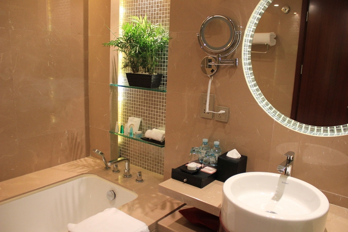 Imagen de la habitación del Hotel Maximilian Beijing. Foto 4