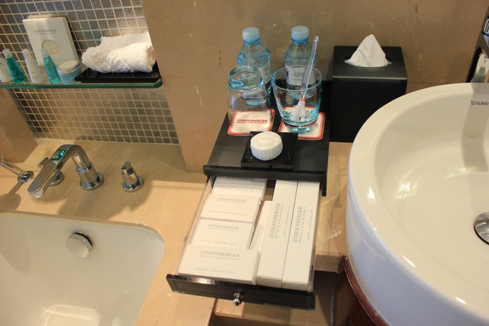 Imagen de la habitación del Hotel Maximilian Beijing. Foto 5
