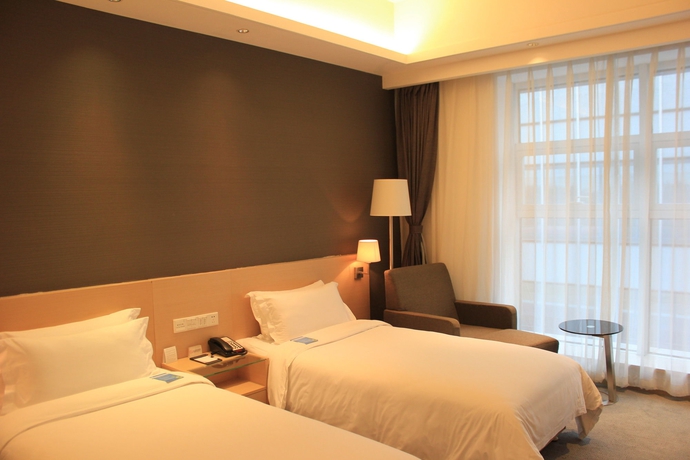 Imagen de la habitación del Hotel Maximilian Beijing. Foto 6