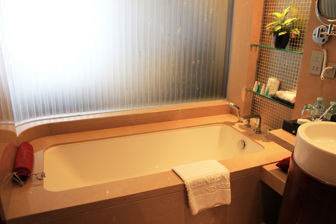 Imagen de la habitación del Hotel Maximilian Beijing. Foto 10