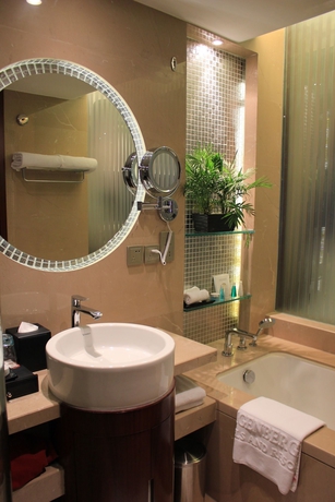 Imagen de la habitación del Hotel Maximilian Beijing. Foto 11