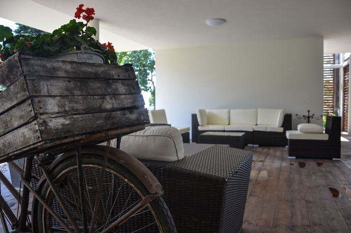 Imagen de los interiores del Hotel Maximilian, Cisano. Foto 15