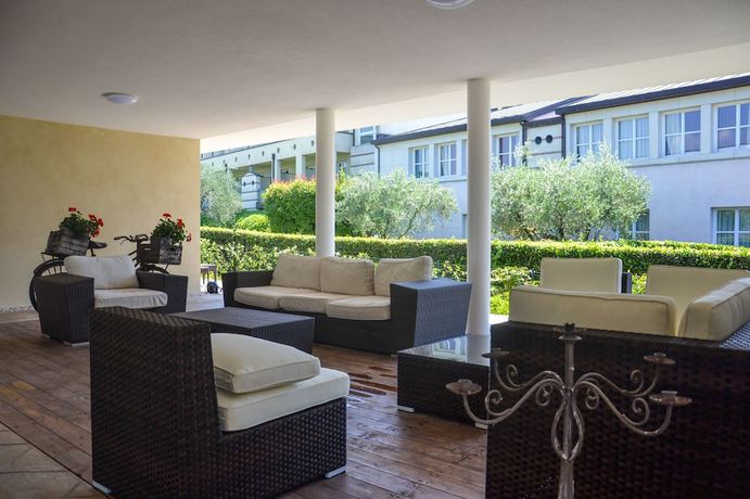 Imagen de los interiores del Hotel Maximilian, Cisano. Foto 16