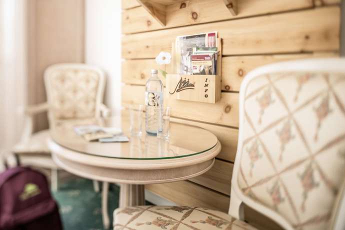 Imagen de la habitación del Hotel Maximilian, Ehenbichl. Foto 4