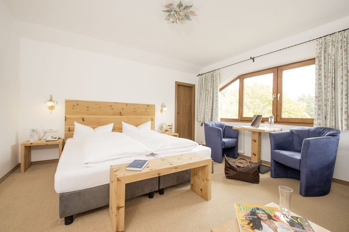 Imagen de la habitación del Hotel Maximilian, Ehenbichl. Foto 5