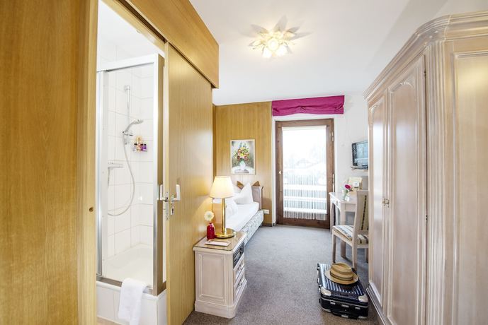 Imagen de la habitación del Hotel Maximilian, Ehenbichl. Foto 7