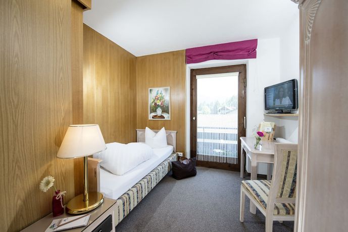 Imagen de la habitación del Hotel Maximilian, Ehenbichl. Foto 8