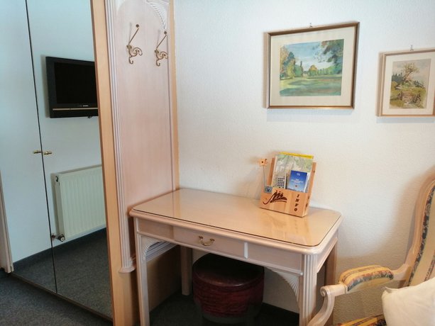 Imagen de la habitación del Hotel Maximilian, Ehenbichl. Foto 9