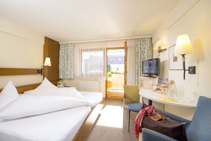 Imagen de la habitación del Hotel Maximilian, Ehenbichl. Foto 13