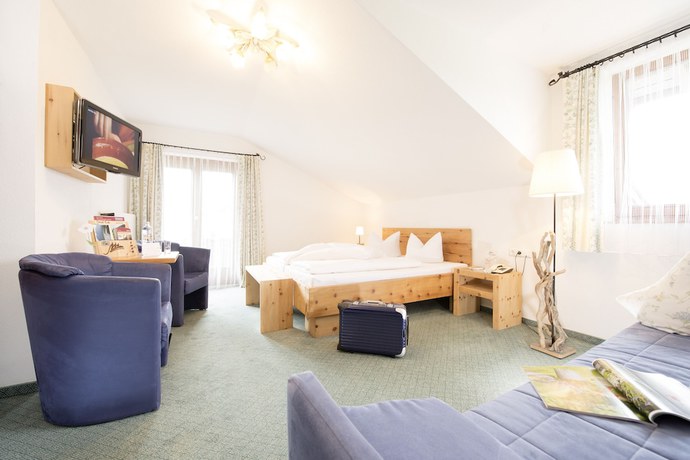 Imagen de la habitación del Hotel Maximilian, Ehenbichl. Foto 15