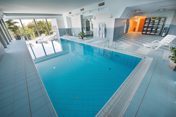 Imagen de la piscina del Hotel Maximilian Lifestyle Resort. Foto 16