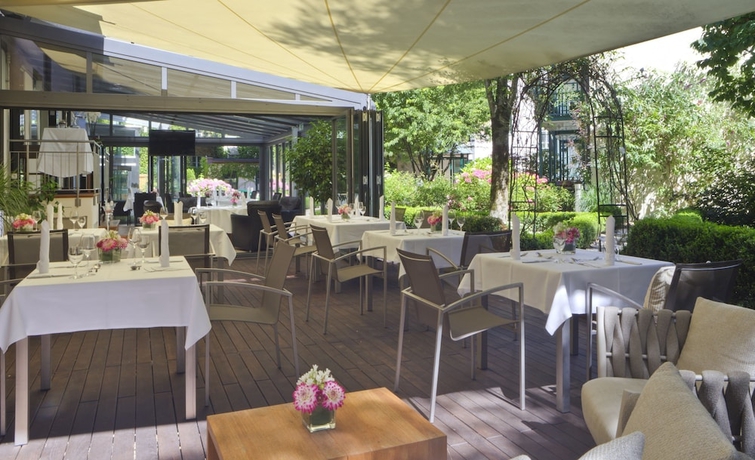 Imagen del bar/restaurante del Hotel Maximilian Munich Apartments and. Foto 4