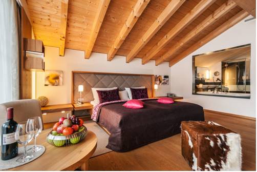 Imagen de la habitación del Hotel Maximilian, Oberammergau. Foto 12