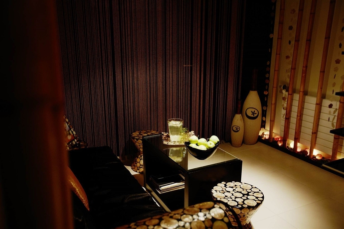 Imagen de la piscina del Hotel Maximilian, Praga. Foto 16