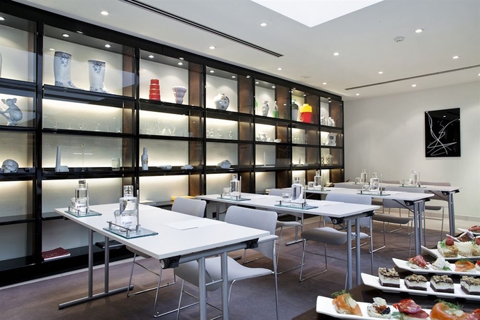 Imagen de los interiores del Hotel Maximilian, Praga. Foto 11