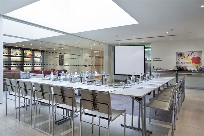 Imagen de los interiores del Hotel Maximilian, Praga. Foto 12