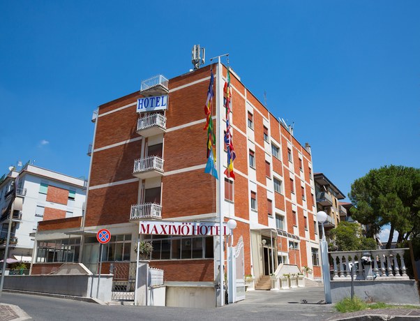 Imagen general del Hotel Maximo. Foto 1