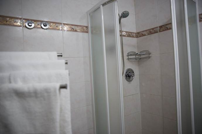 Imagen de la habitación del Hotel Maximo. Foto 10